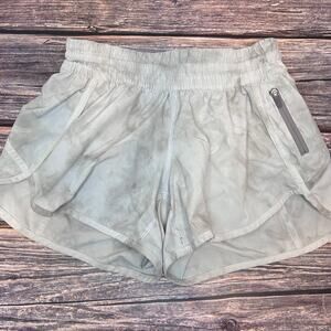 Lululemon Tracker Short V 4" Size 6 Diamond Dye White Dark Chrome *Flaw
